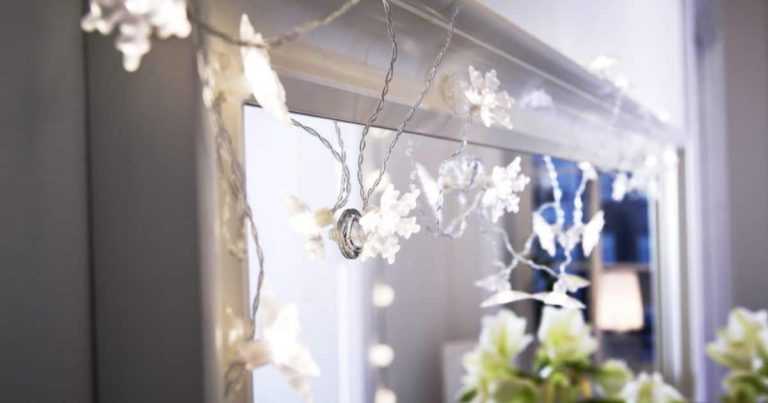 How to Decorate Mirror for Christmas?