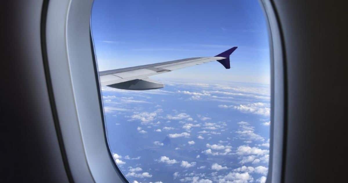 Size Restrictions for Mirrors on a Plane